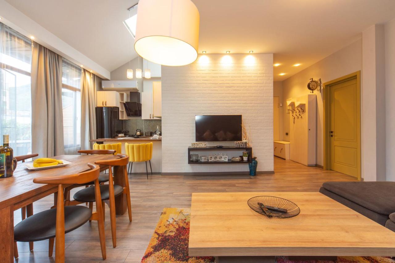 Luxury 4 Bedroom Apartment #1 In The City Center Of Tiflis Exterior foto
